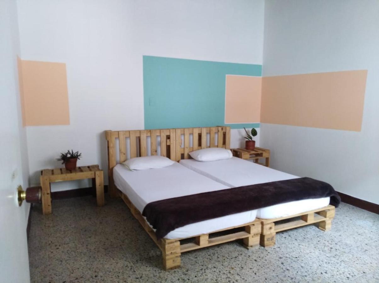 Hostal Rich ميديلين المظهر الخارجي الصورة
