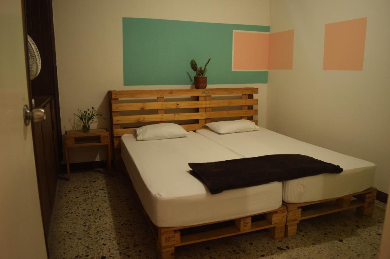 Hostal Rich ميديلين المظهر الخارجي الصورة
