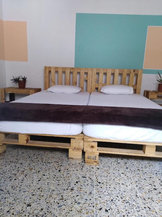 Hostal Rich ميديلين المظهر الخارجي الصورة
