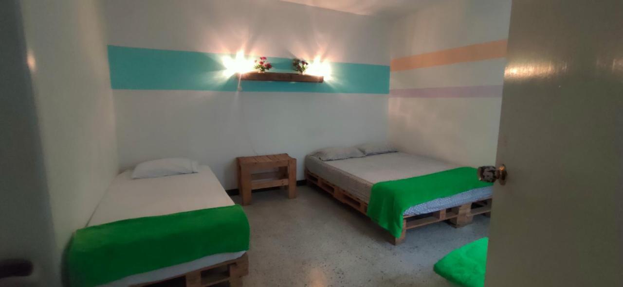 Hostal Rich ميديلين المظهر الخارجي الصورة