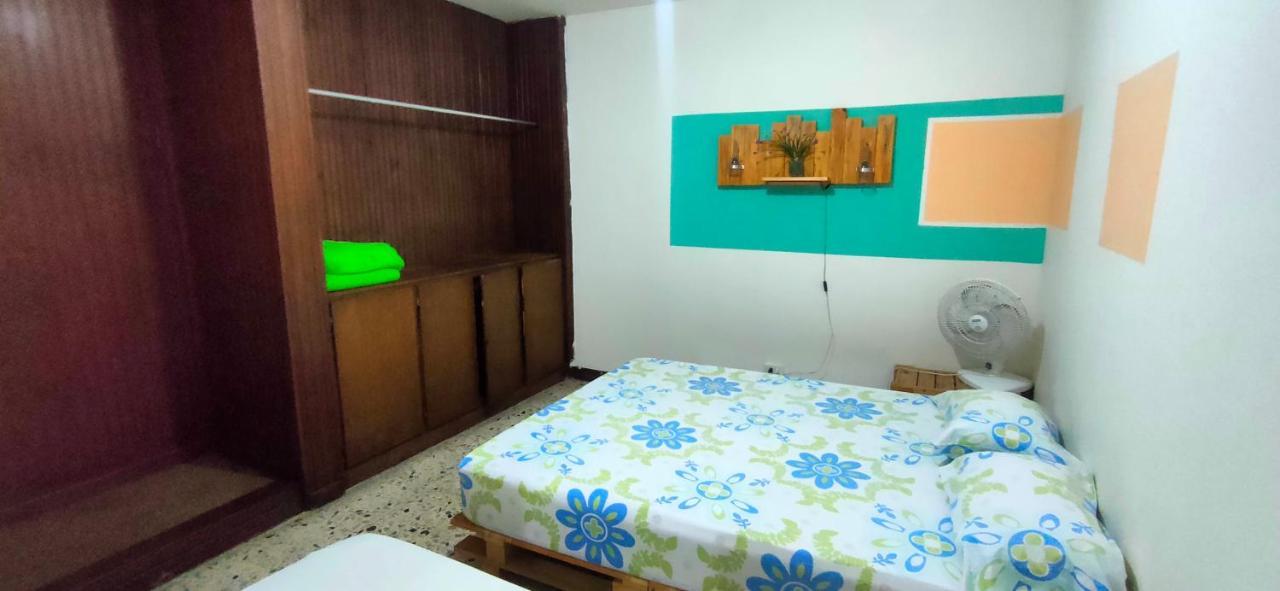 Hostal Rich ميديلين المظهر الخارجي الصورة