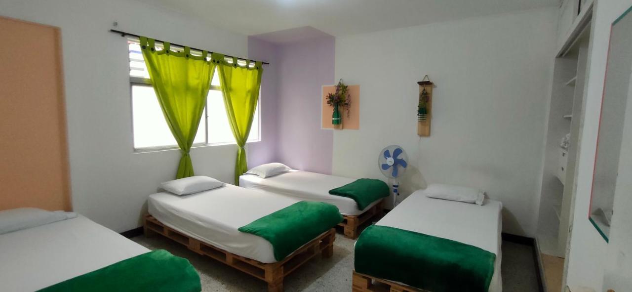 Hostal Rich ميديلين المظهر الخارجي الصورة