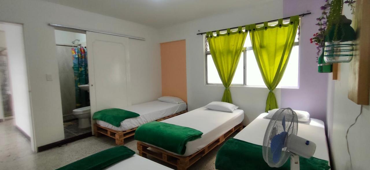 Hostal Rich ميديلين المظهر الخارجي الصورة
