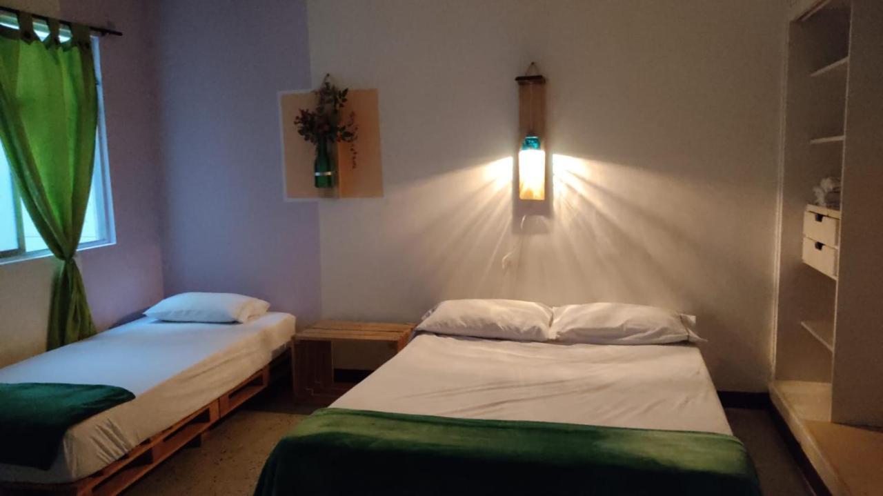 Hostal Rich ميديلين المظهر الخارجي الصورة