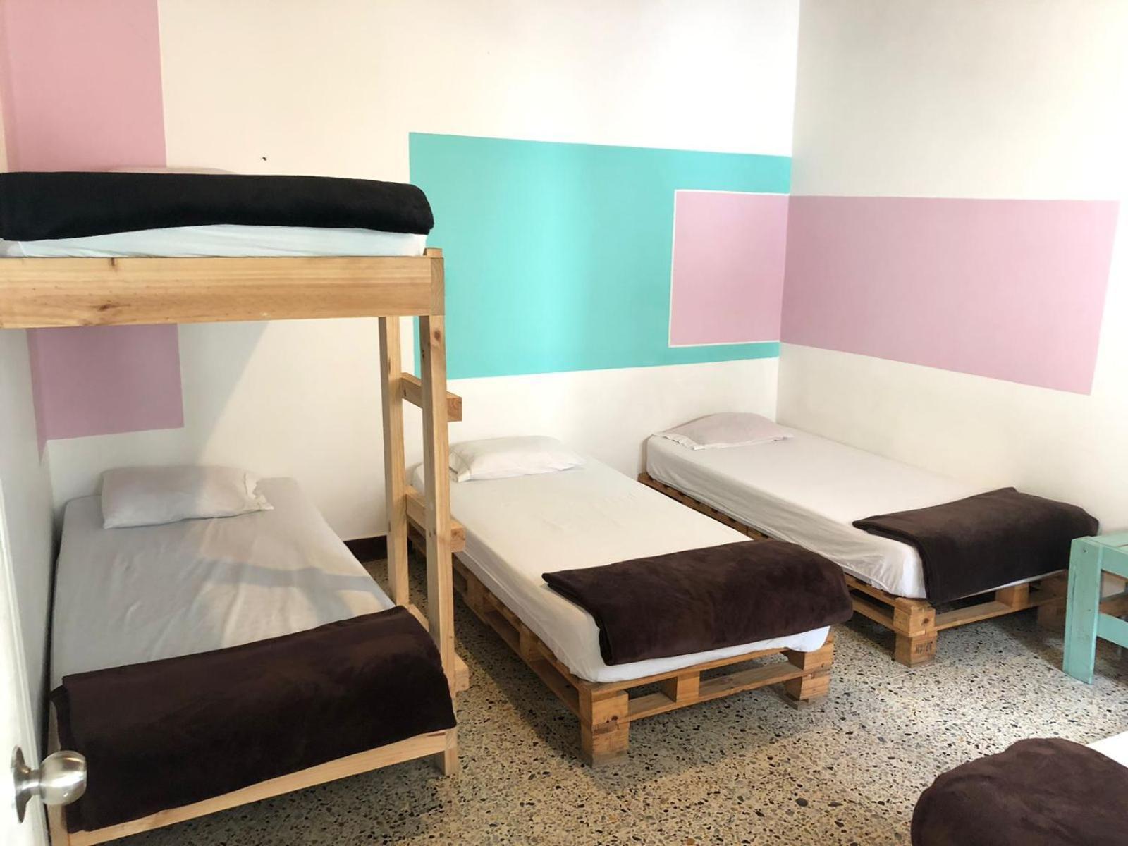 Hostal Rich ميديلين المظهر الخارجي الصورة