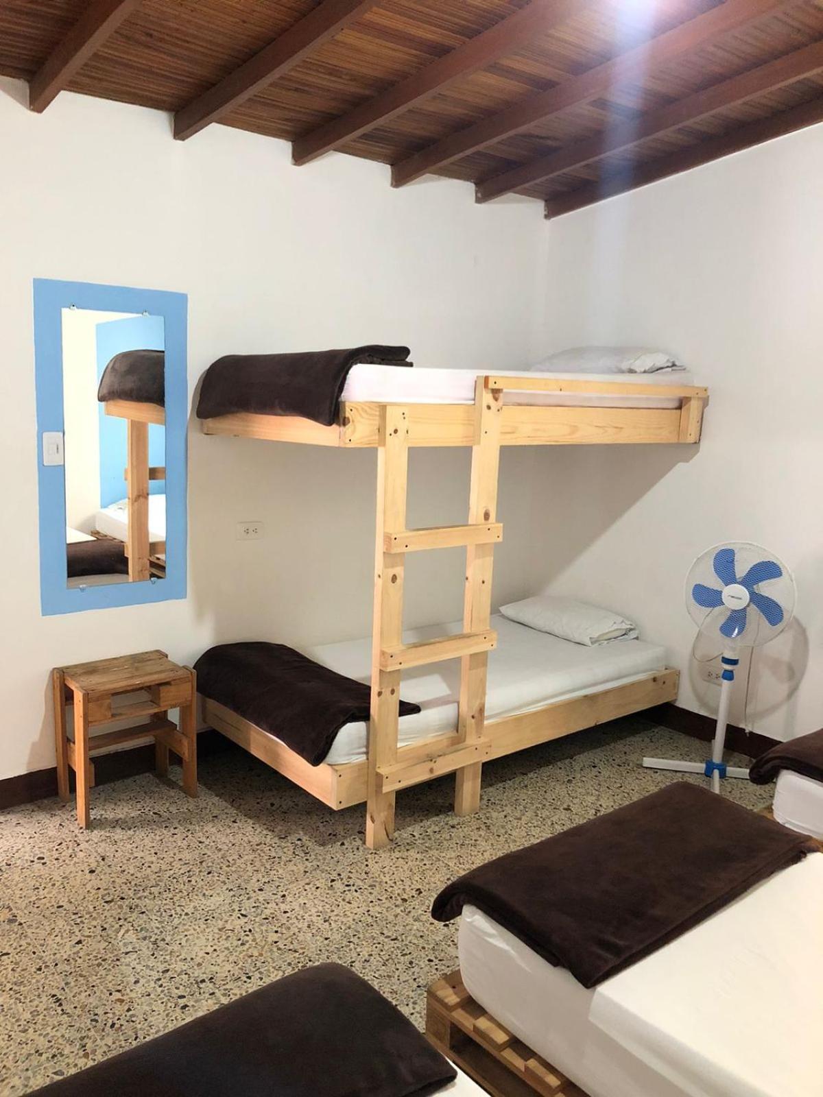 Hostal Rich ميديلين المظهر الخارجي الصورة