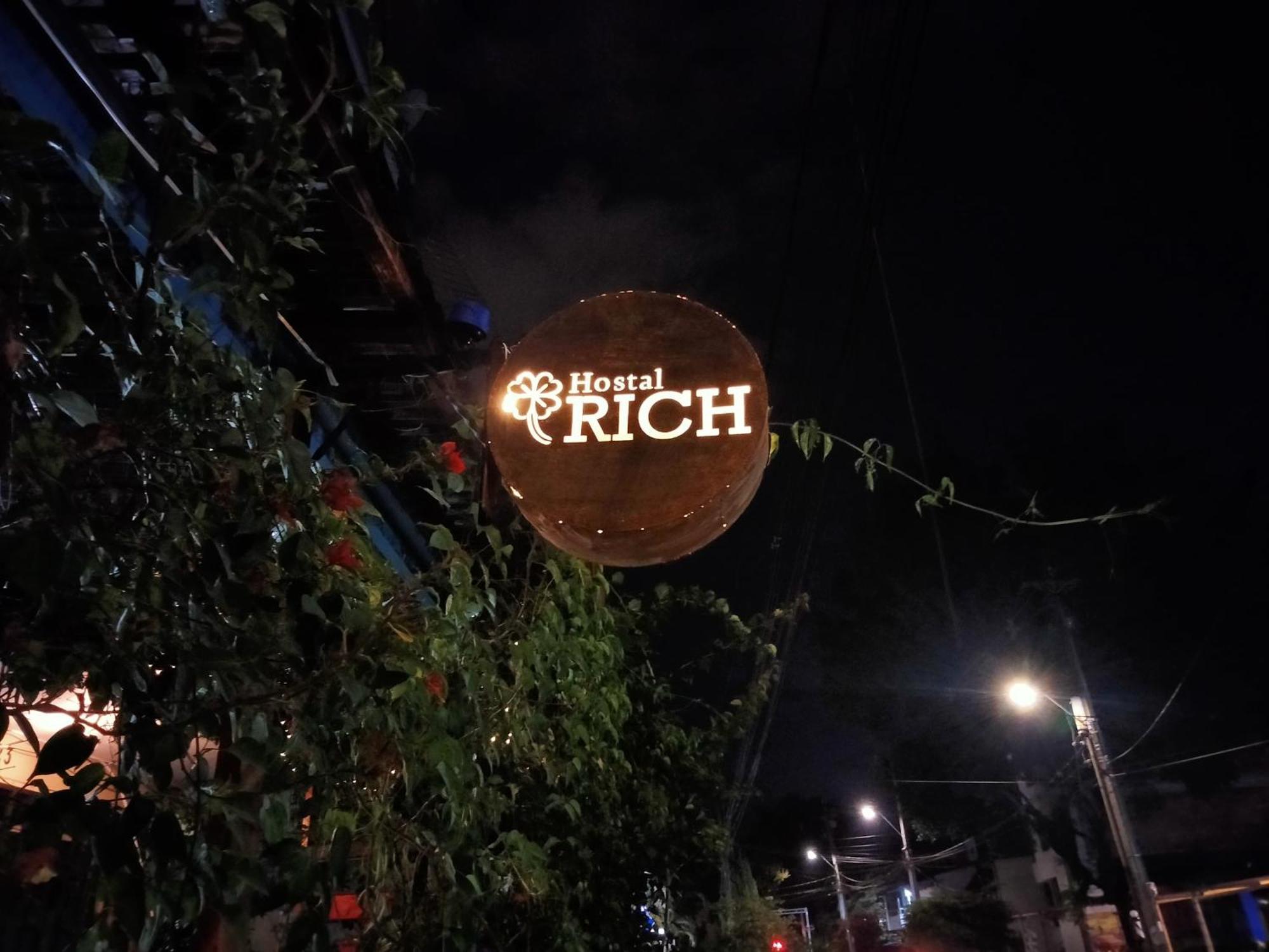 Hostal Rich ميديلين المظهر الخارجي الصورة