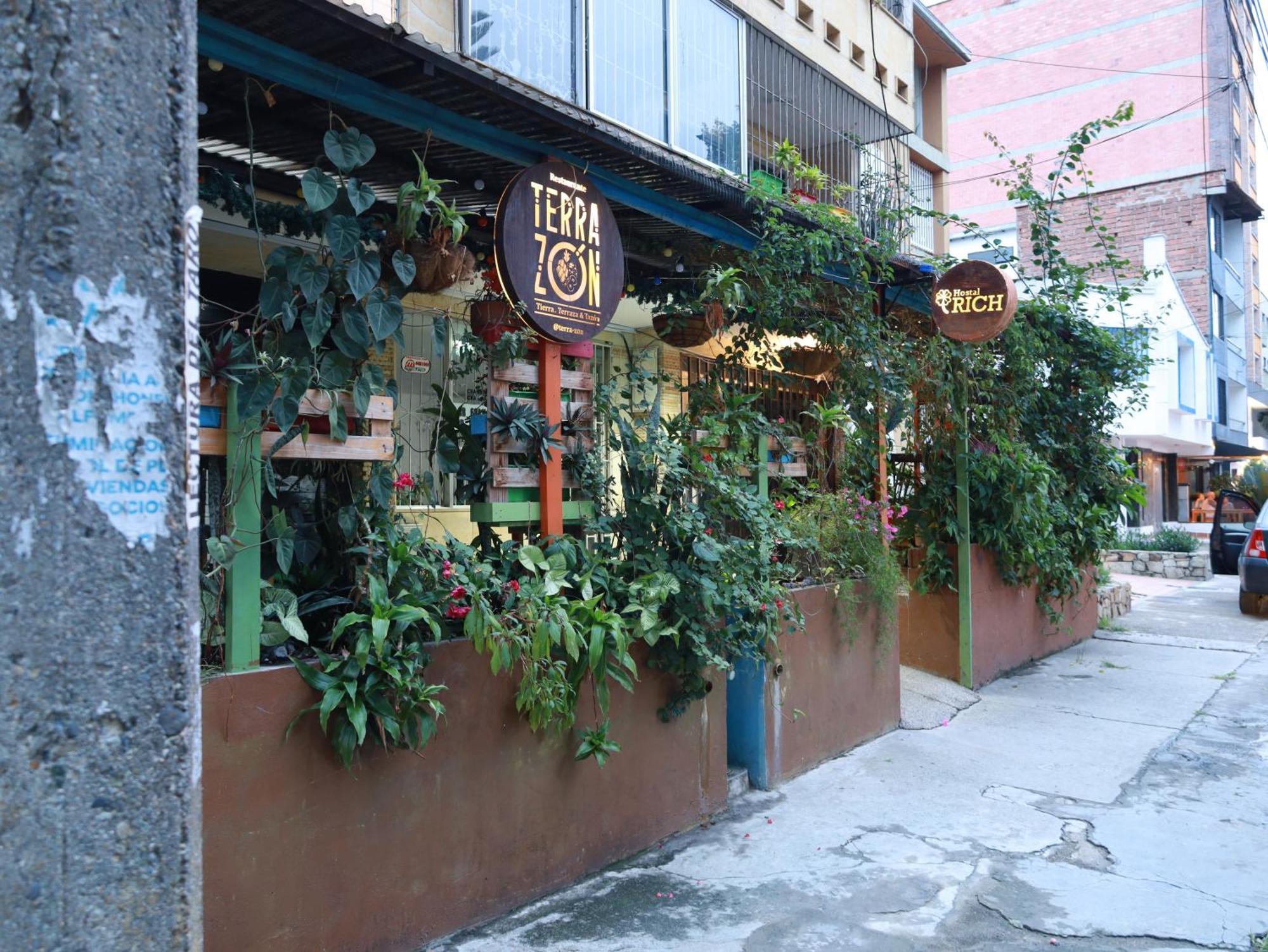 Hostal Rich ميديلين المظهر الخارجي الصورة