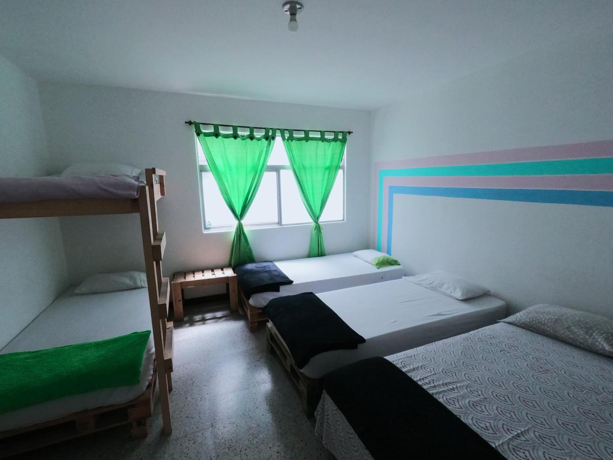 Hostal Rich ميديلين المظهر الخارجي الصورة