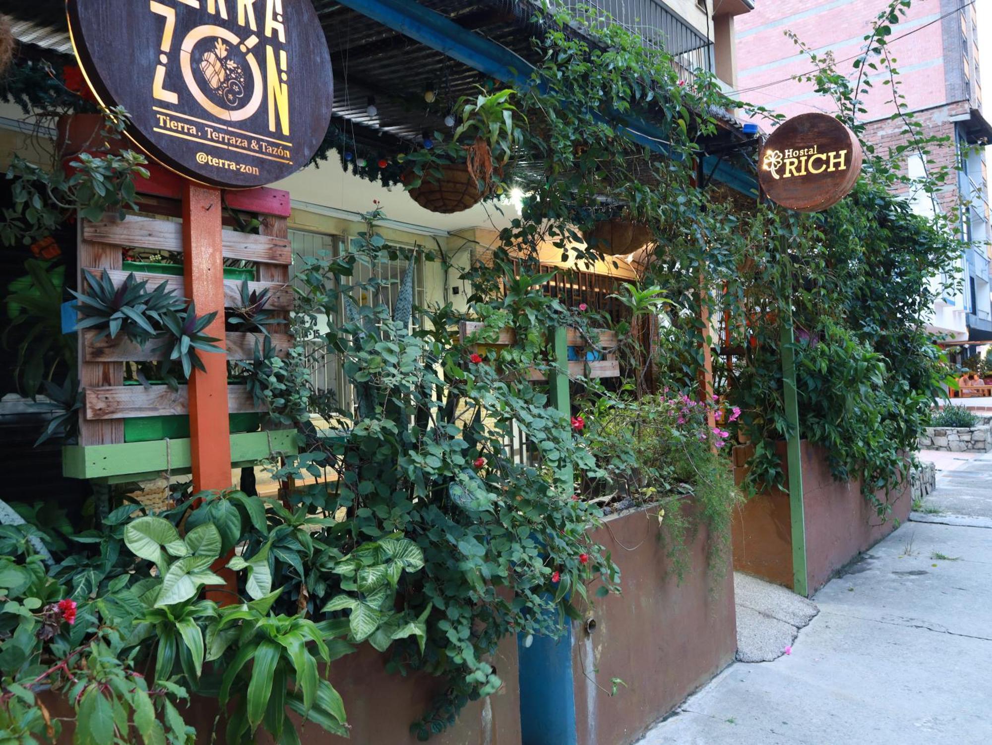Hostal Rich ميديلين المظهر الخارجي الصورة