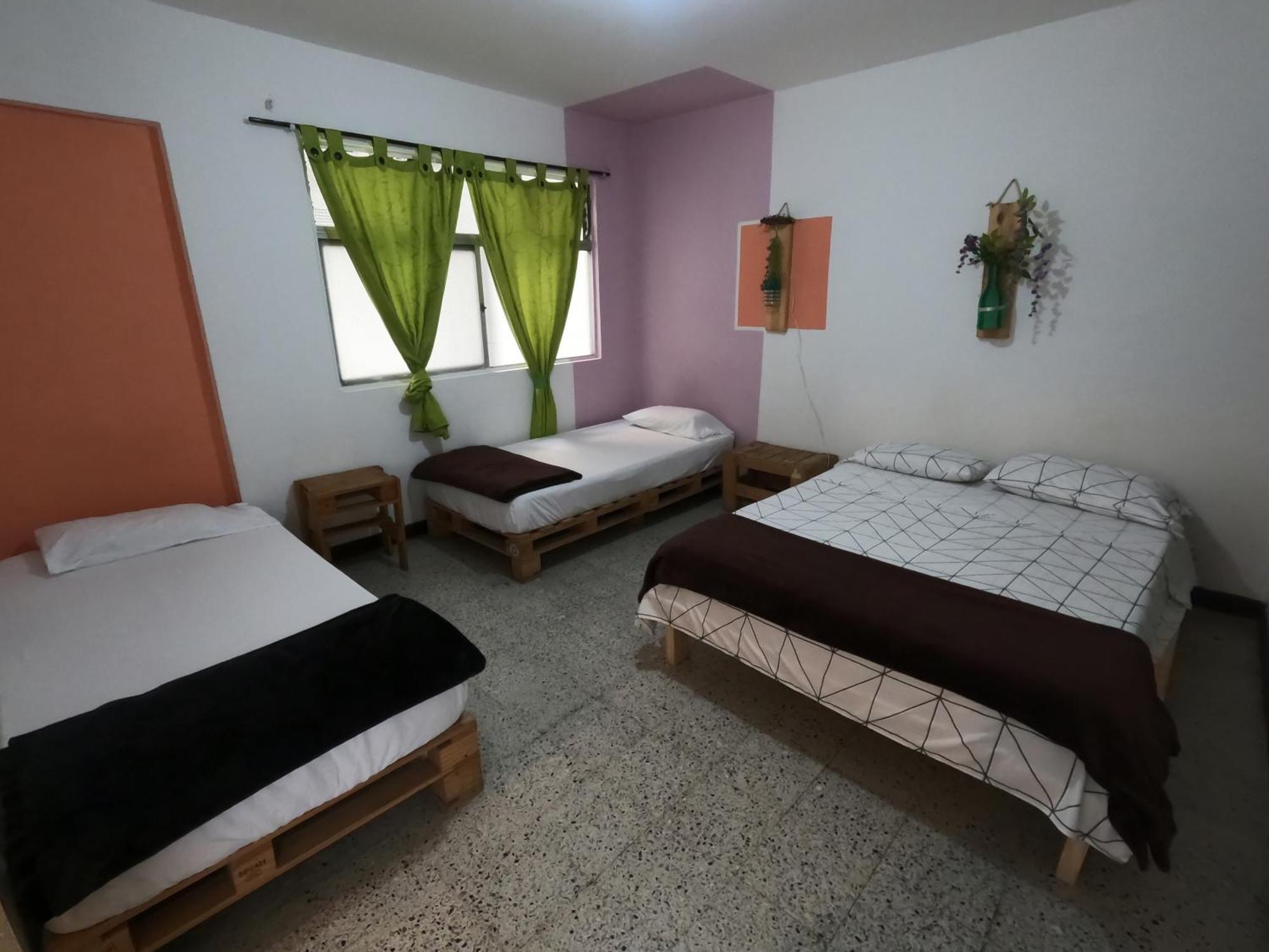 Hostal Rich ميديلين المظهر الخارجي الصورة