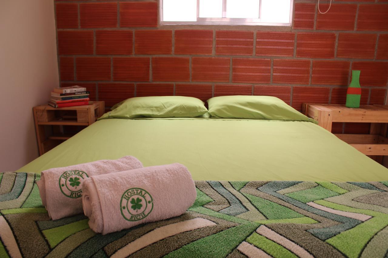 Hostal Rich ميديلين المظهر الخارجي الصورة