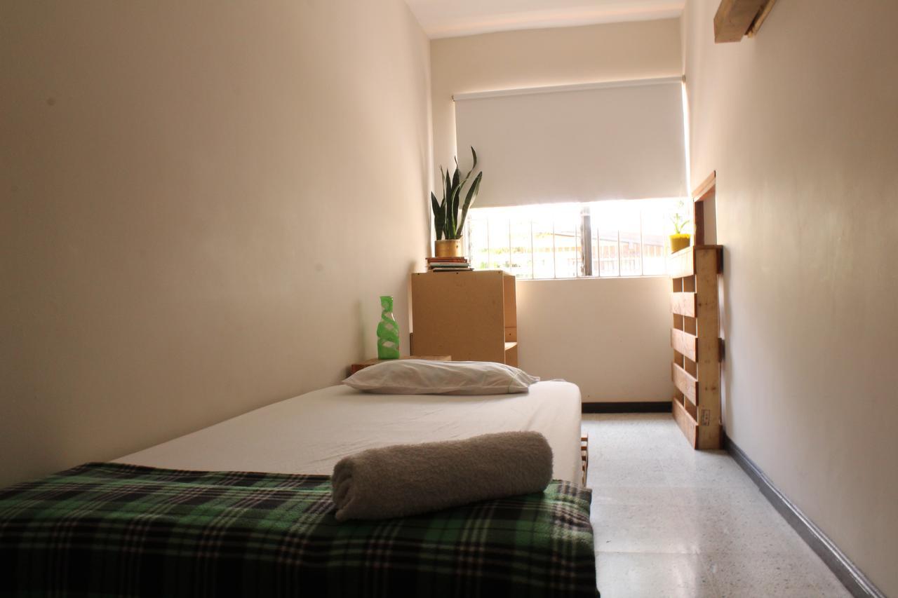 Hostal Rich ميديلين المظهر الخارجي الصورة
